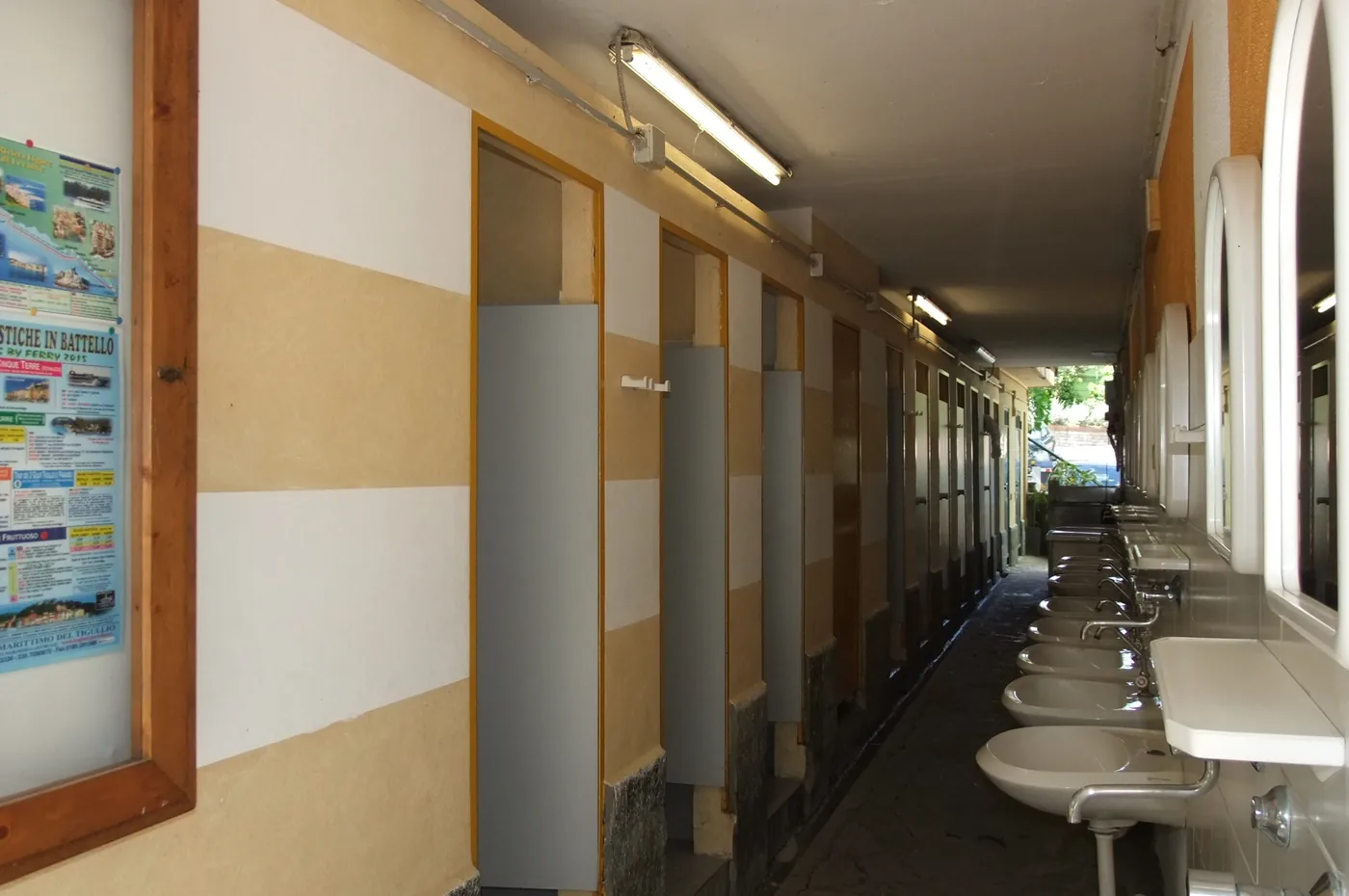 Washbasins and corridor in the campsite facilities